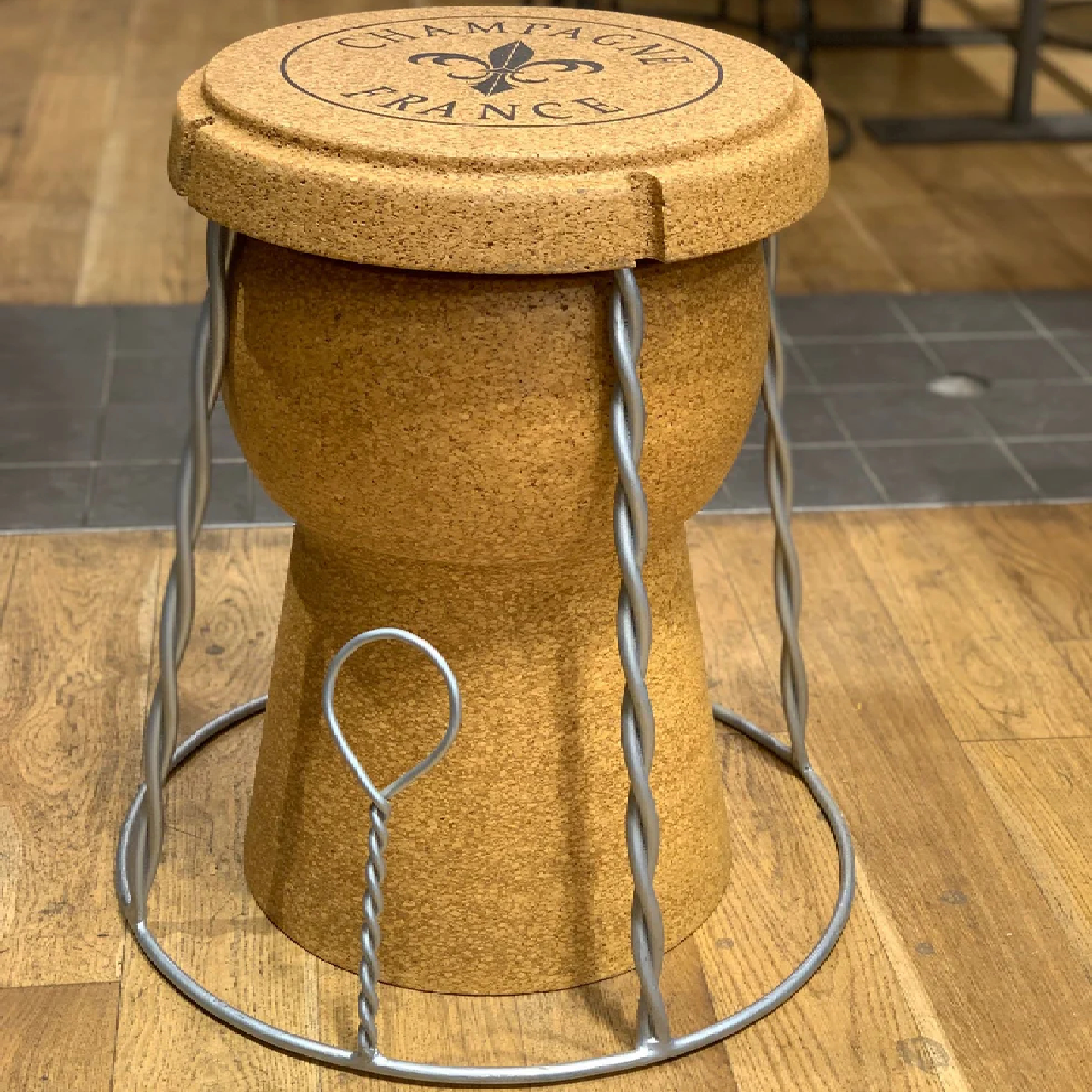 Ensemble de 2 tabourets en bouchon de liège ~ avec et sans armature ~ 16,5 Kg le tout