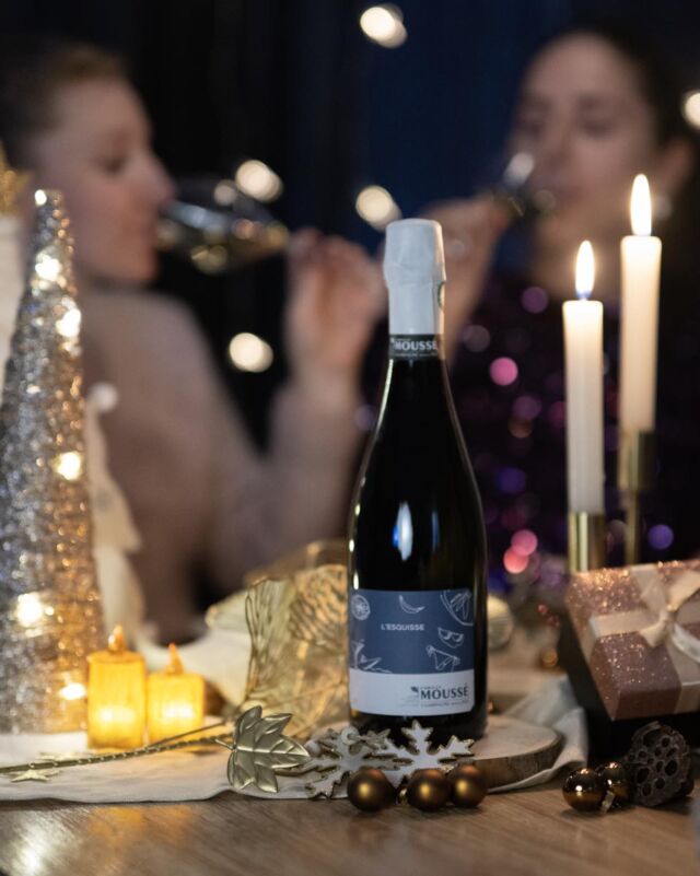 CUVÉE OF THE WEEK ✨🎄

Découverte de la Cuvée L’Esquisse - Extra-Brut Maison de Champagne Moussé🍾

Une cuvée rafraîchissante et fruitée qui saura être appréciée dans sa jeunesse ! 🥂

Idéale à l’apéritif ✨

➡️ Pour acheter la cuvée, rdv sur le lien en bio.

« L’abus d’alcool est dangereux pour la santé , à consommer avec modération » 
______________________
🇬🇧

Exploring the L’Esquisse Cuvée - Extra-Brut by Champagne Moussé🍾

A refreshing and fruity cuvée that is best enjoyed in its youth! 🥂

Ideal for an aperitif ✨

🎁 Party selection : Link in bio 

#champagne #champagnedefêtes #christmas 
#christmasdiner #christmasfood #repasdefêtes 
#grandecuvee #blancdenoirs