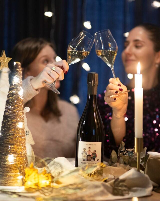 Pour le Nouvel An , vous êtes plutôt…✨

🍾 Champagne toute la soirée, de l’apéritif au dessert ? 
🍾 À minuit, pour fêter la Bonne Année ? 

Psst : chez Grande Cuvée et à l’unanimité, le Champagne c’est toute la soirée ! 🫶🏻🥂

👉🏻 Découvrez nos plus belles cuvées de Champagne sur le E-Shop (lien en bio)